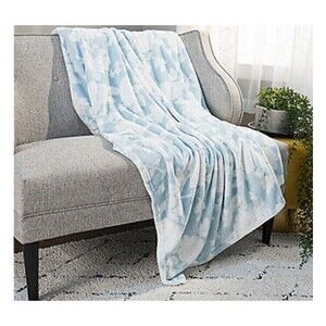 Cozelle 50" x 70" Soft & Plush Floral Decorative Throw